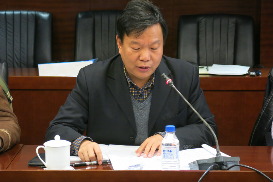 院长助理、科技处处长贾文龙主持会议